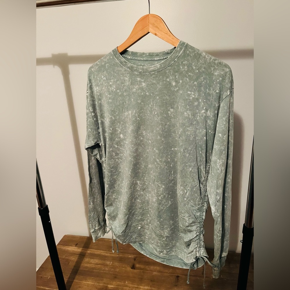 PINK Kinder to the Planet Long Sleeve Ruched Adjustable Sides Shirt Green